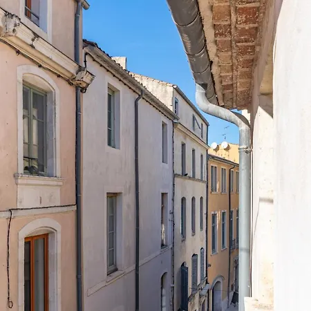 Au Coeur De L'Effervescence Terracotta - Une Nuit A Nîmes Extérieur photo